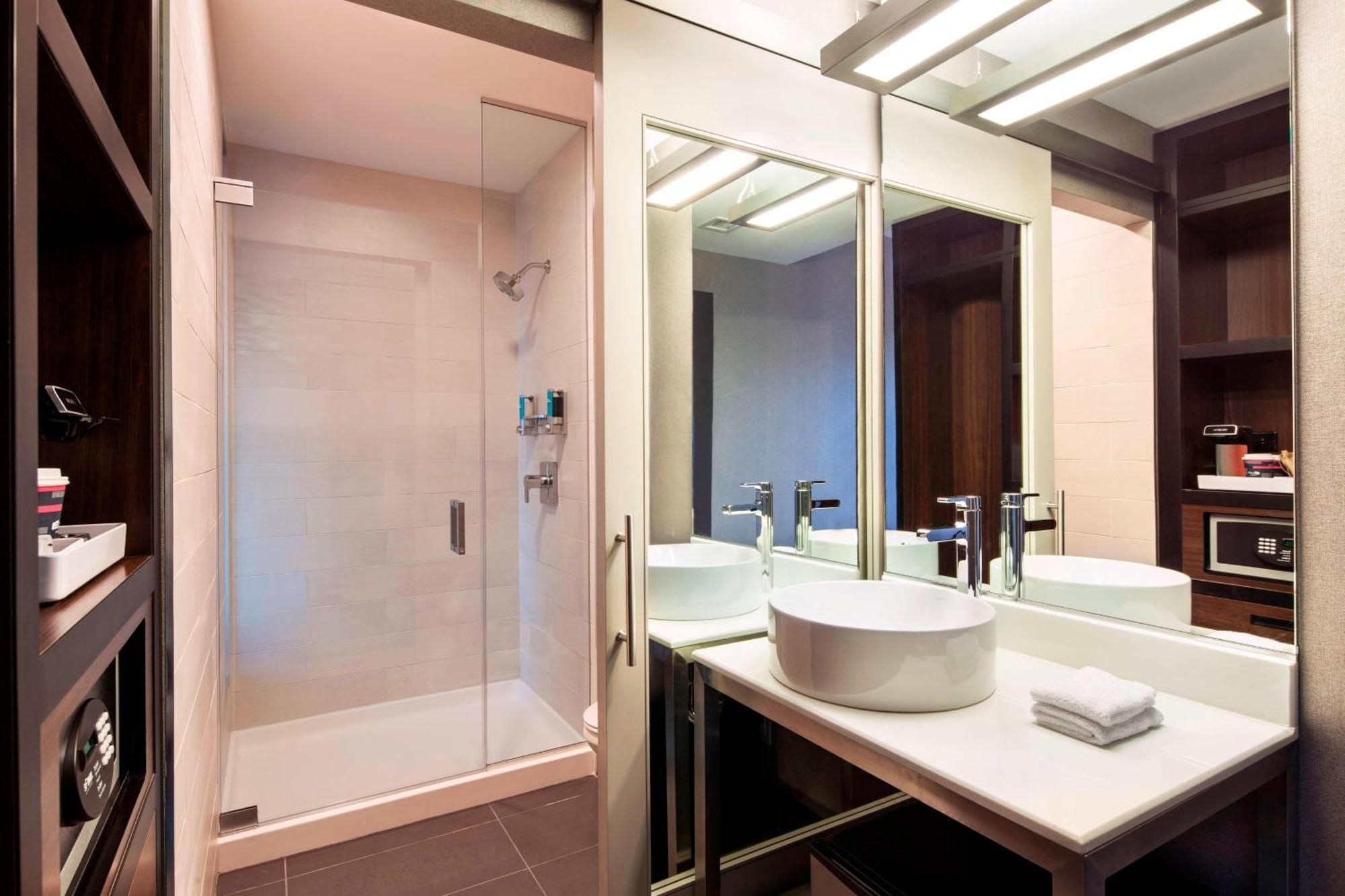 Готель Aloft Boston Seaport District Екстер'єр фото